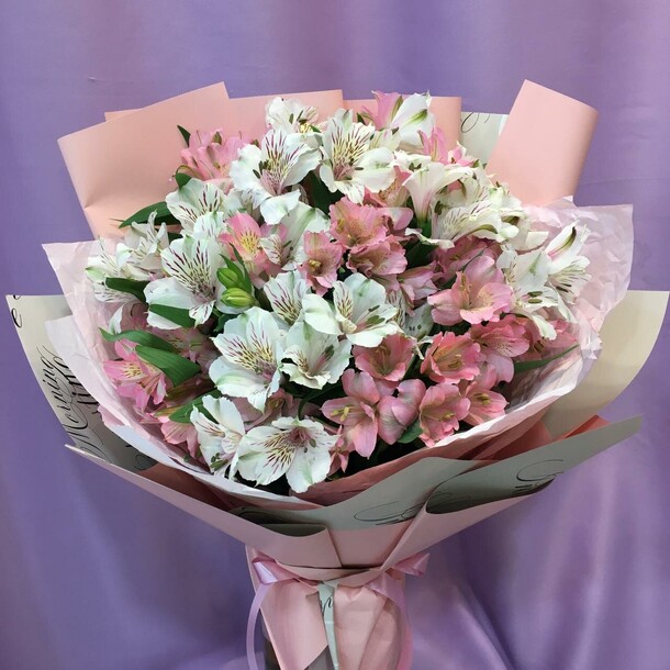 Букет альстромерии, артикул F1366817 - 4300 рублей, доставка по городу. Flawery - доставка цветов