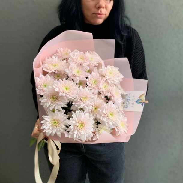 Букет из 5 веток кремовой хризантемы, артикул F1150862 - 3328 рублей, доставка по городу. Flawery - доставка цветов