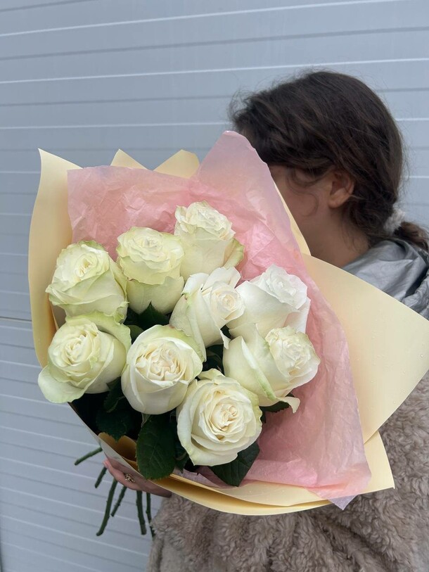 Букет из 9 голландских роз, артикул F1150869 - 4659 рублей, доставка по городу. Flawery - доставка цветов