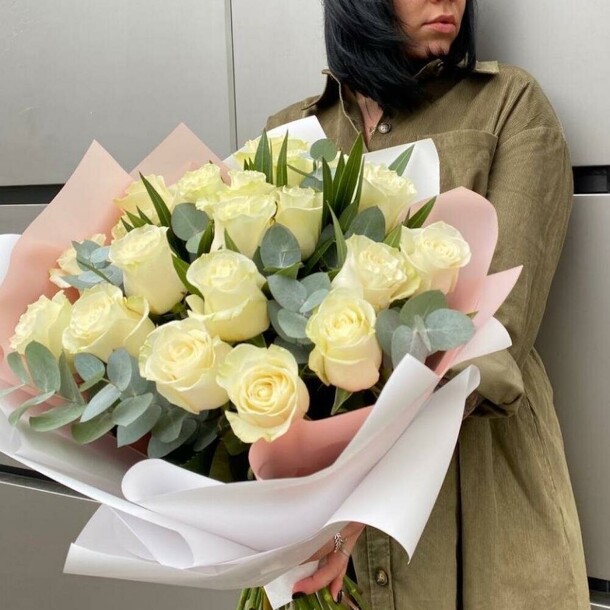 Моно букет из роз (цвета в ассортименте), артикул F1151067 - 9570 рублей, доставка по городу. Flawery - доставка цветов