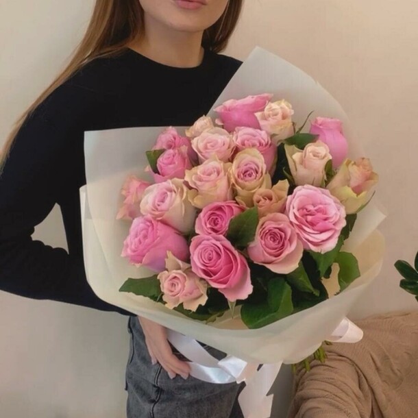 21 кенийская роза в оформлении, артикул F1151222 - 6290 рублей, доставка по городу. Flawery - доставка цветов