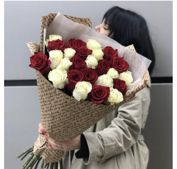 25 роз эквадор 80 см, артикул F1157542 - 13500 рублей, доставка по городу. Flawery - доставка цветов