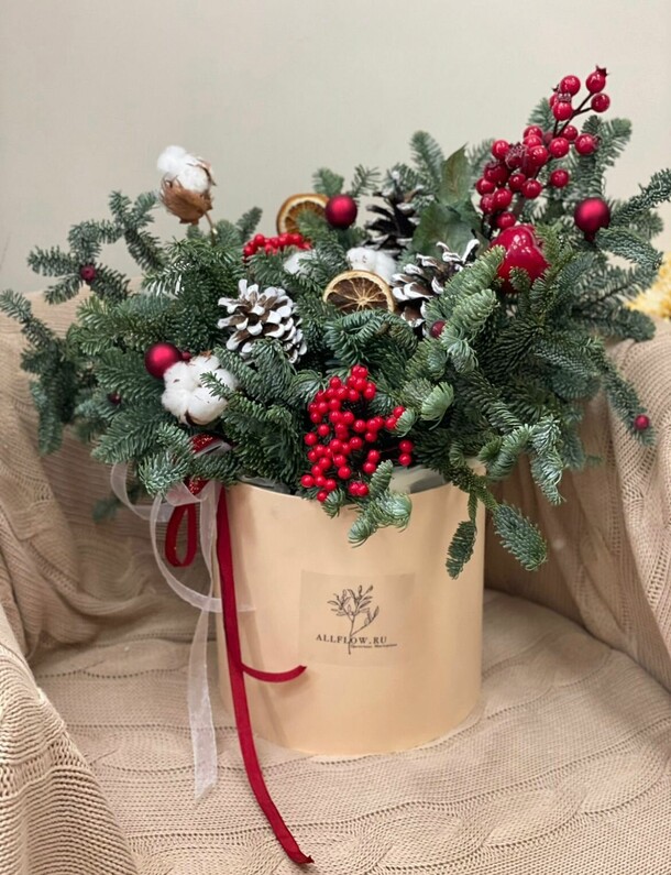 Новогодняя композиция 1, артикул F1159162 - 5300 рублей, доставка по городу. Flawery - доставка цветов