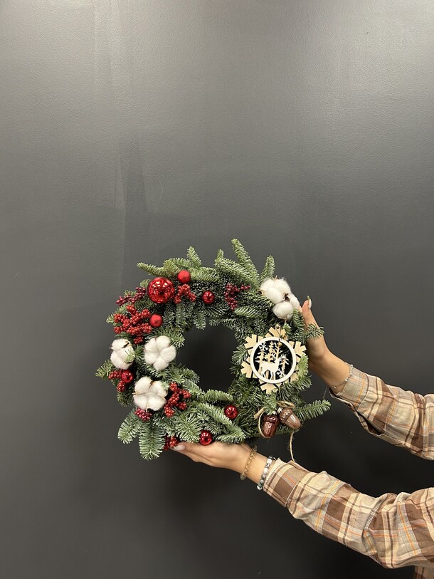 Новогодний венок, артикул F1160594 - 4200 рублей, доставка по городу. Flawery - доставка цветов