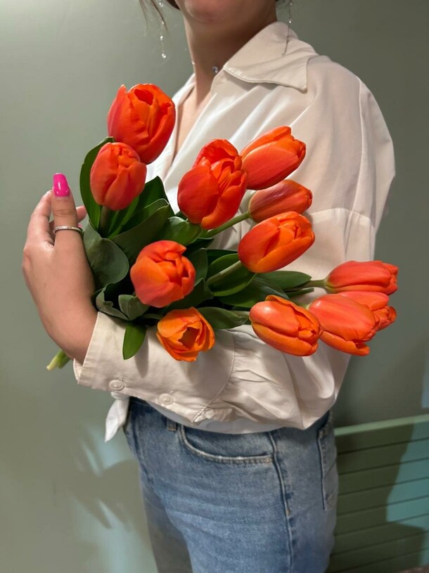 Букет 11 тюльпанов, артикул F1175445 - 3740 рублей, доставка по городу. Flawery - доставка цветов