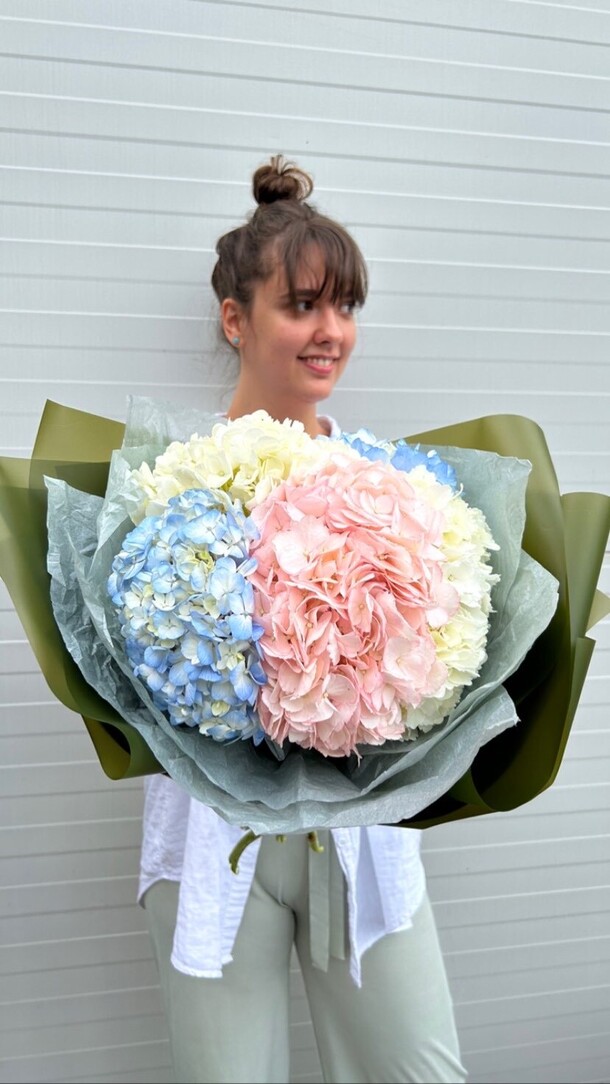 Букет с гортензией, артикул F1194838 - 9000 рублей, доставка по городу. Flawery - доставка цветов