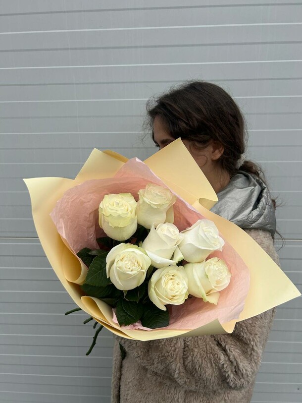 7 роз, артикул F1201170 - 3780 рублей, доставка по городу. Flawery - доставка цветов