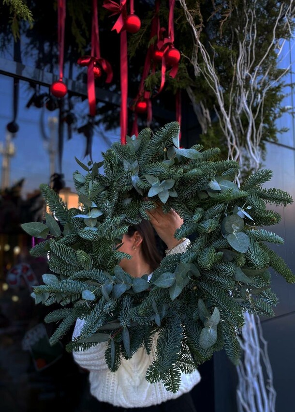 Новогодний венок м, артикул F1237378 - 4200 рублей, доставка по городу. Flawery - доставка цветов