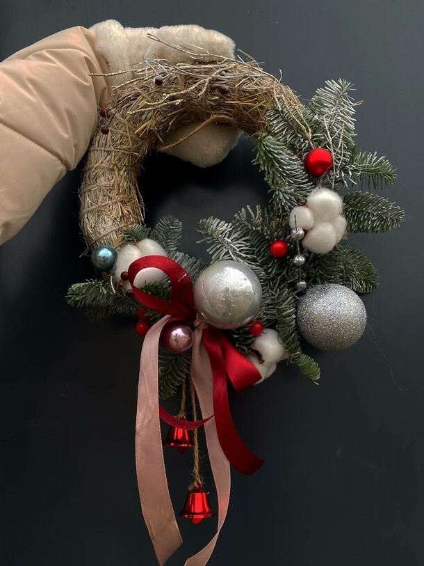 Новогодний венок s, артикул F1237380 - 3940 рублей, доставка по городу. Flawery - доставка цветов