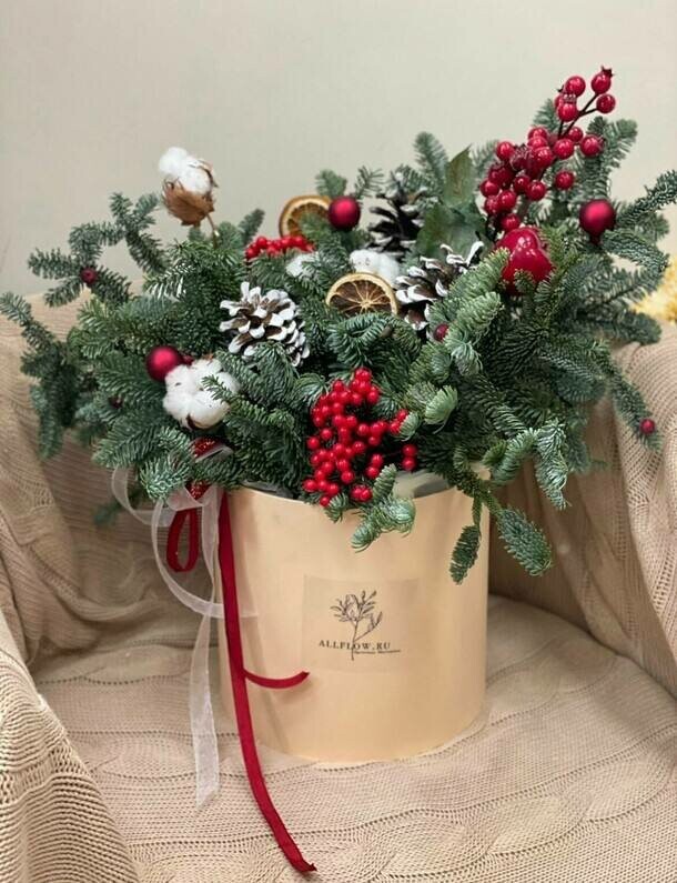 Новогодняя композиция l, артикул F1237383 - 5300 рублей, доставка по городу. Flawery - доставка цветов