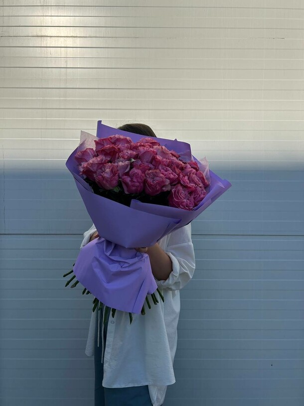 Букет из 29 роз кантри блюз, артикул F1376489 - 13300 рублей, доставка по городу. Flawery - доставка цветов