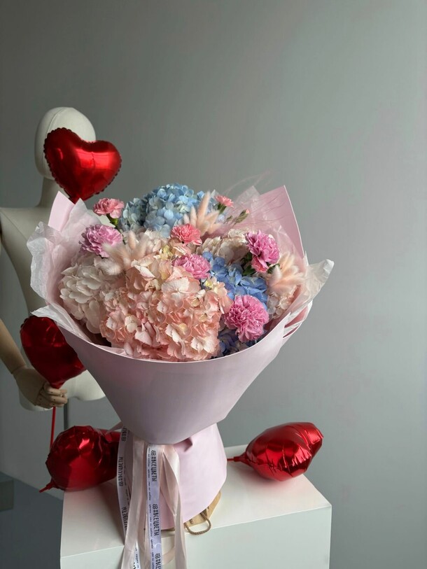 Букет персик-банан, артикул F1378837 - 7530 рублей, доставка по городу. Flawery - доставка цветов