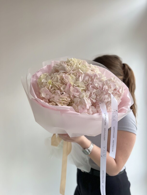 Букет из розовых гортензий 🩷, артикул F1337832 - 4125 рублей, доставка по городу. Flawery - доставка цветов