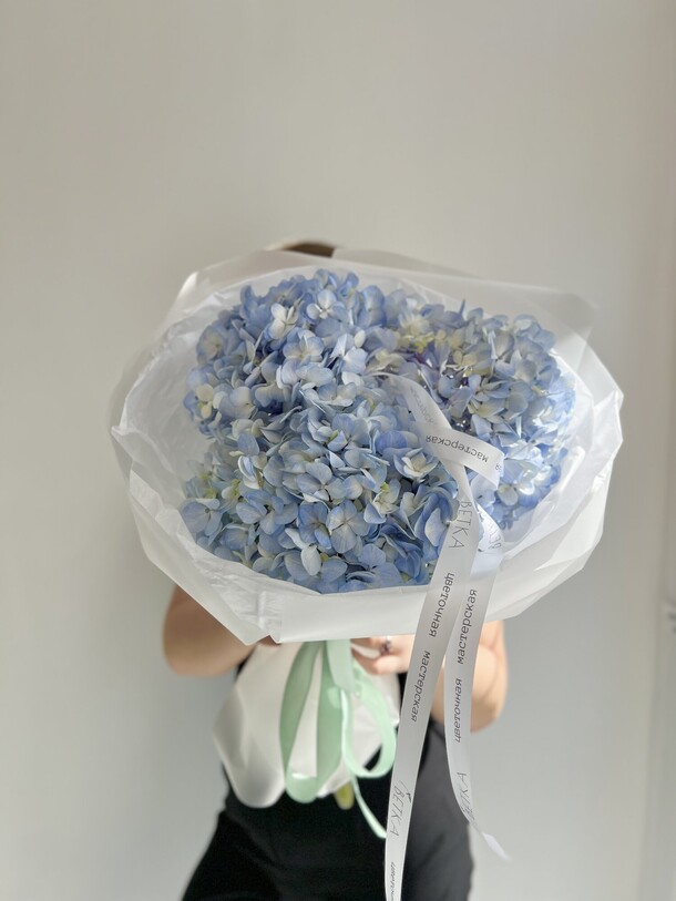 Букет из голубых гортензий 🦋, артикул F1337840 - 4125 рублей, доставка по городу. Flawery - доставка цветов