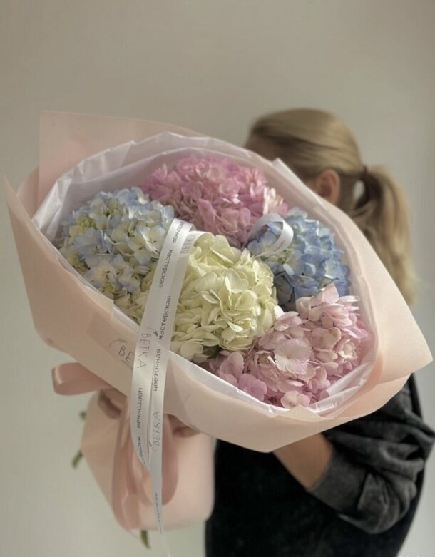Букет гортензий 💕🌸, артикул F1362773 - 7095 рублей, доставка по городу. Flawery - доставка цветов