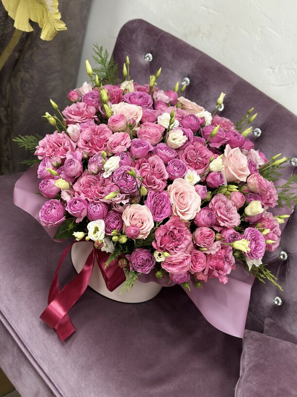 Сборная композиция, артикул F1239555 - 24805 рублей, доставка по городу. Flawery - доставка цветов