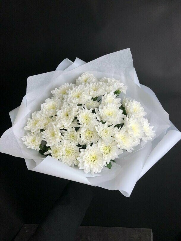 Букет из махровой кустовой хризантемы "белое кружево", артикул F1321696 - 1990 рублей, доставка по городу. Flawery - доставка цветов
