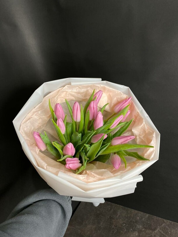 Розовые тюльпаны 15 шт, артикул F1367949 - 2990 рублей, доставка по городу. Flawery - доставка цветов