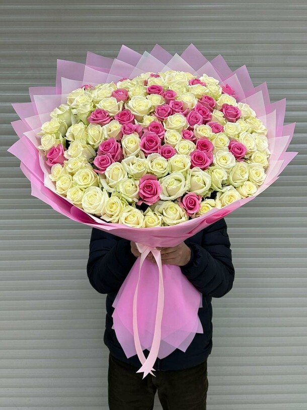 101 роза микс, артикул F1308310 - 33900 рублей, доставка по городу. Flawery - доставка цветов