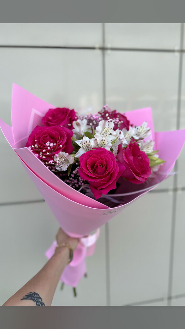 Букет из роз и альстромерии, артикул F1289363 - 4961 рублей, доставка по городу. Flawery - доставка цветов