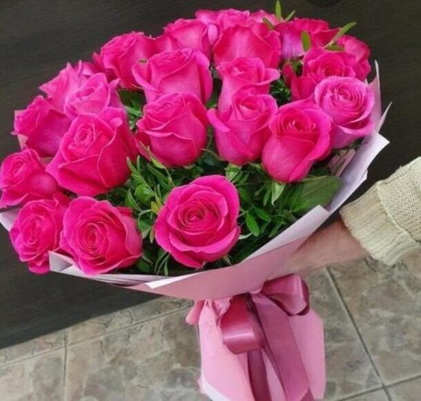 Букет из 25 роз, артикул F1289375 - 13705 рублей, доставка по городу. Flawery - доставка цветов