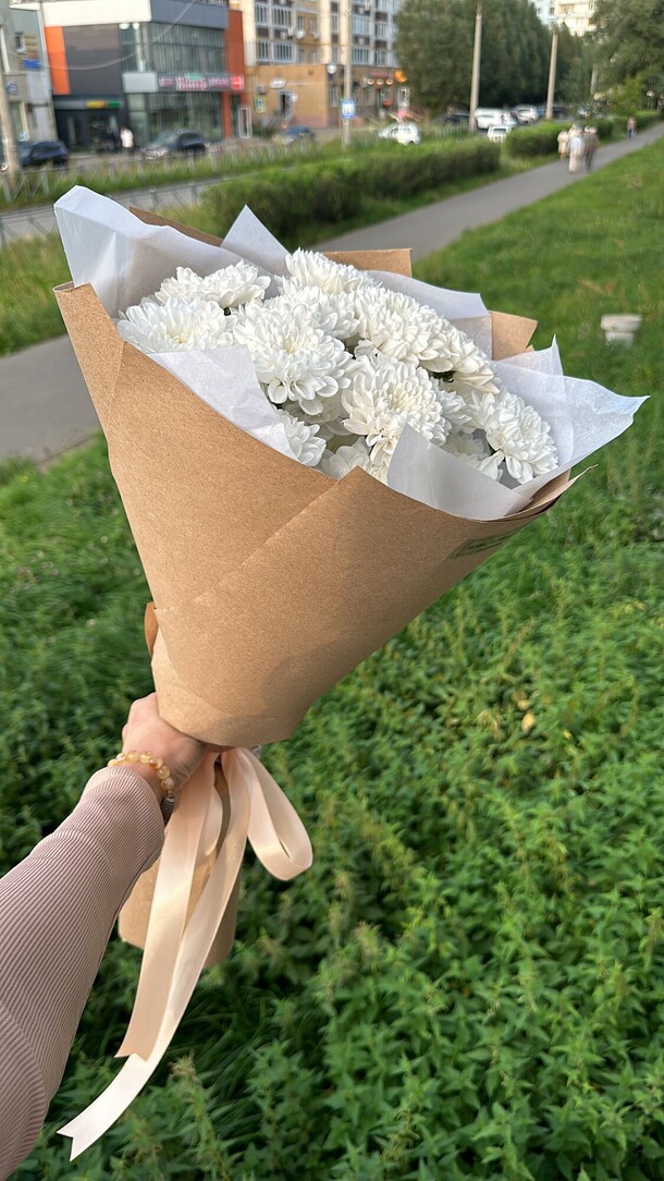 Букет хризантемы, артикул F1313229 - 3400 рублей, доставка по городу. Flawery - доставка цветов