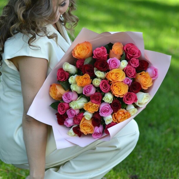 Букет из 51 розы, артикул F1458445 - 10870 рублей, доставка по городу. Flawery - доставка цветов