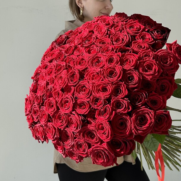101 красная роза премиум 70 см, артикул F1291587 - 41850 рублей, доставка по городу. Flawery - доставка цветов