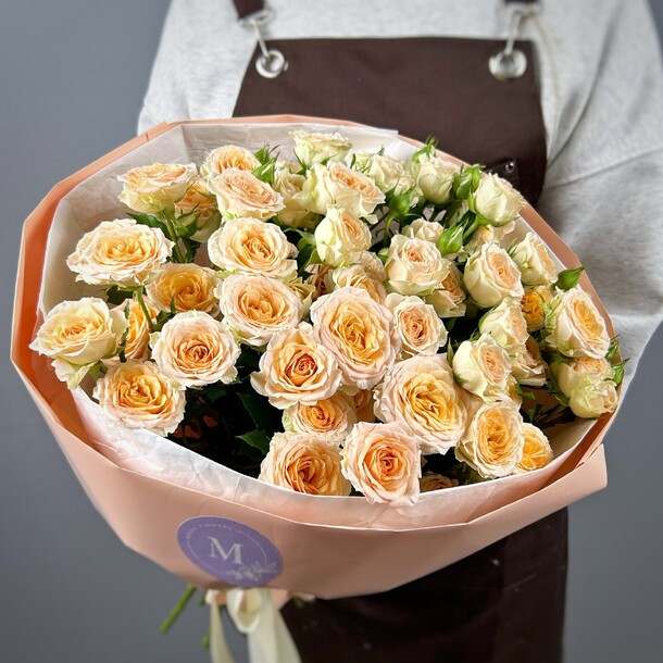 Кремовые кустовые розы в букете, артикул F1447445 - 6900 рублей, доставка по городу. Flawery - доставка цветов