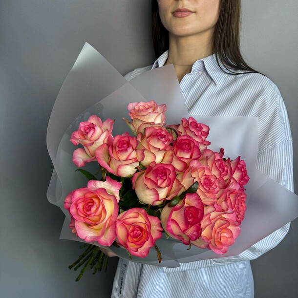 Букет из роз сорта джумилия, артикул F1408306 - 4378 рублей, доставка по городу. Flawery - доставка цветов
