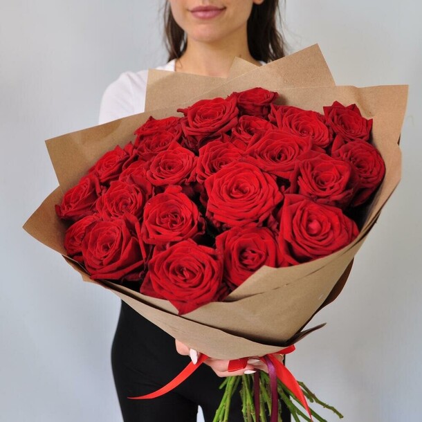 Букет красных роз "страсть", артикул F1186993 - 7400 рублей, доставка по городу. Flawery - доставка цветов