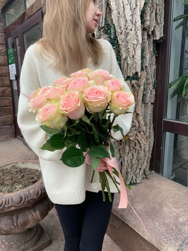 Букет розовой розы 15шт💕 букет 156, артикул F1197148 - 7950 рублей, доставка по городу. Flawery - доставка цветов