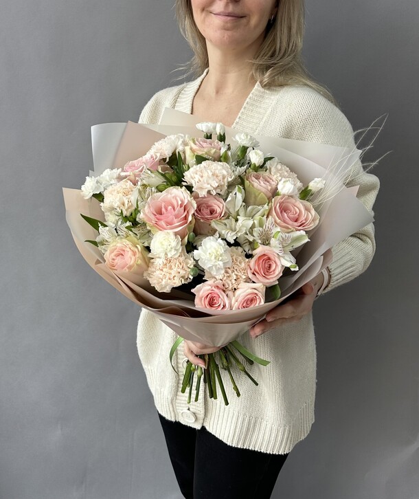 Большой букет роз, альстромерий, гвоздик букет 300, артикул F1258758 - 9500 рублей, доставка по городу. Flawery - доставка цветов