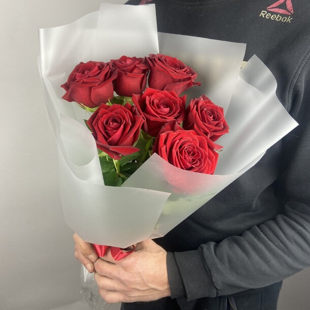 Букет из 7 красных роз, артикул F1234008 - 1990 рублей, доставка по городу. Flawery - доставка цветов