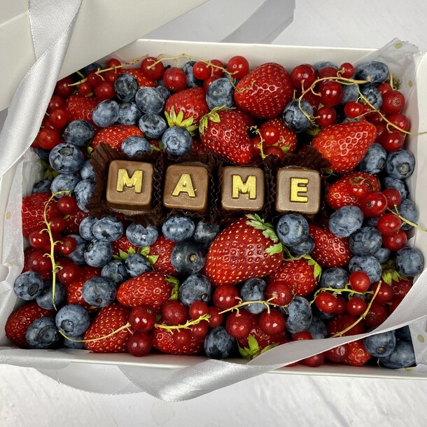 Ягодная коробка «маме», артикул F1344176 - 3990 рублей, доставка по городу. Flawery - доставка цветов