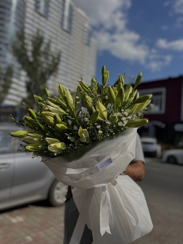 Белая лилия, артикул F1240974 - 15680 рублей, доставка по городу. Flawery - доставка цветов