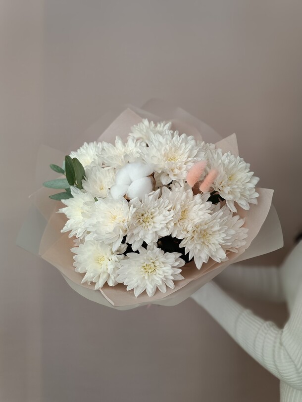 Белый букет с хлопком, артикул F1157010 - 3000 рублей, доставка по городу. Flawery - доставка цветов