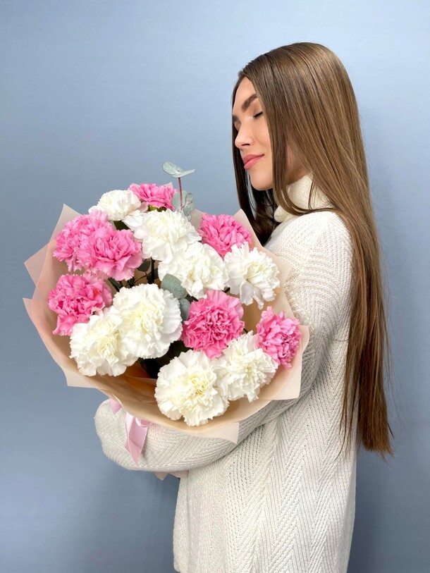 15 белых и розовых диантусов, артикул F1160533 - 3500 рублей, доставка по городу. Flawery - доставка цветов