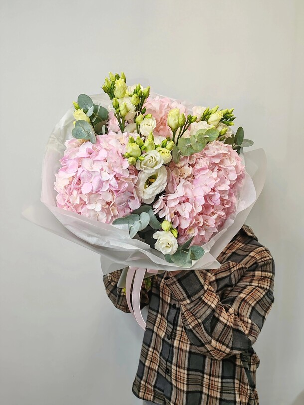 Гортензия и эустома, артикул F1483061 - 5600 рублей, доставка по городу. Flawery - доставка цветов