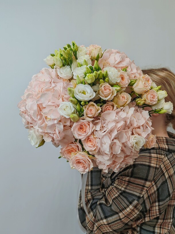 Флёр с гортензией, артикул F1484569 - 7150 рублей, доставка по городу. Flawery - доставка цветов