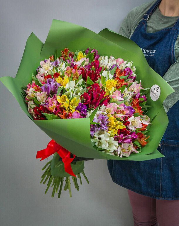 Букет из 51 альстромерии микс, арт: 916, артикул F1160020 - 28200 рублей, доставка по городу. Flawery - доставка цветов