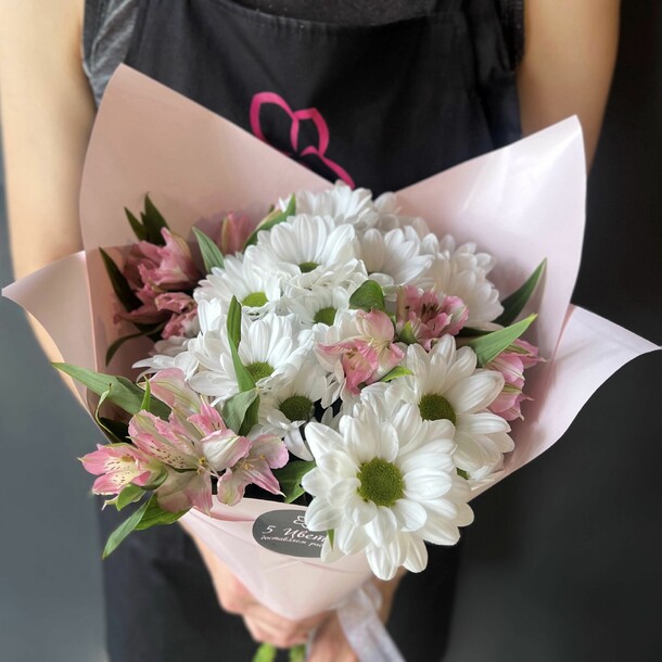 Букет 3 хризантемы и 3 альстромерии микс, арт: 1415, артикул F1451015 - 4650 рублей, доставка по городу. Flawery - доставка цветов