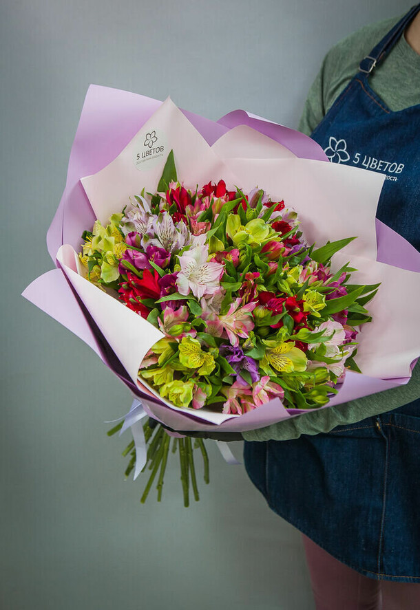 Букет 25 альстромерий микс, арт: 26-1, артикул F1531048 - 13900 рублей, доставка по городу. Flawery - доставка цветов