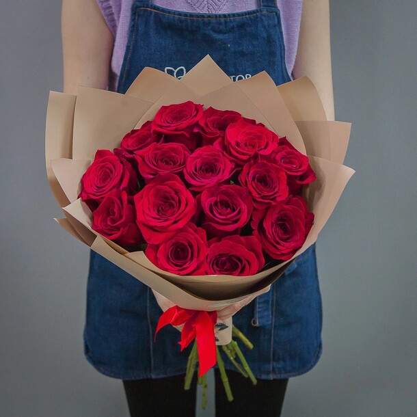 Букет из 15 красных роз, арт: 40, артикул F1531049 - 9150 рублей, доставка по городу. Flawery - доставка цветов