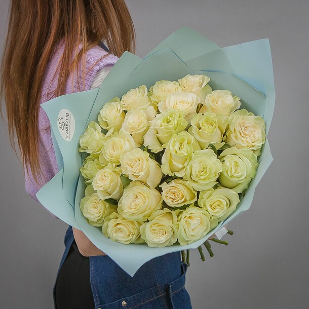 Букет из 25 белых роз, арт: 57, артикул F98728 - 15150 рублей, доставка по городу. Flawery - доставка цветов
