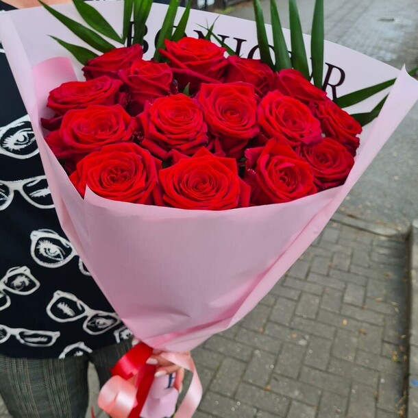 Большой букет красных роз, артикул F1176312 - 6300 рублей, доставка по городу. Flawery - доставка цветов