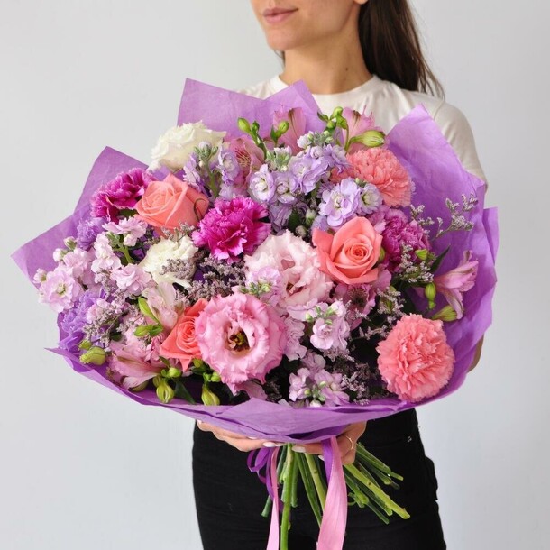 Букет «летний сад», с эустомой и маттиолой, артикул F1203284 - 6551 рублей, доставка по городу. Flawery - доставка цветов