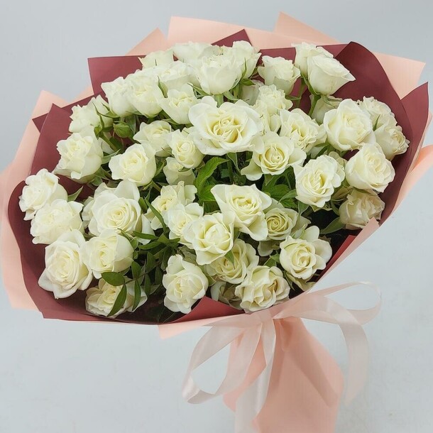 Белые кустовые розочки (l), артикул F1222350 - 7150 рублей, доставка по городу. Flawery - доставка цветов