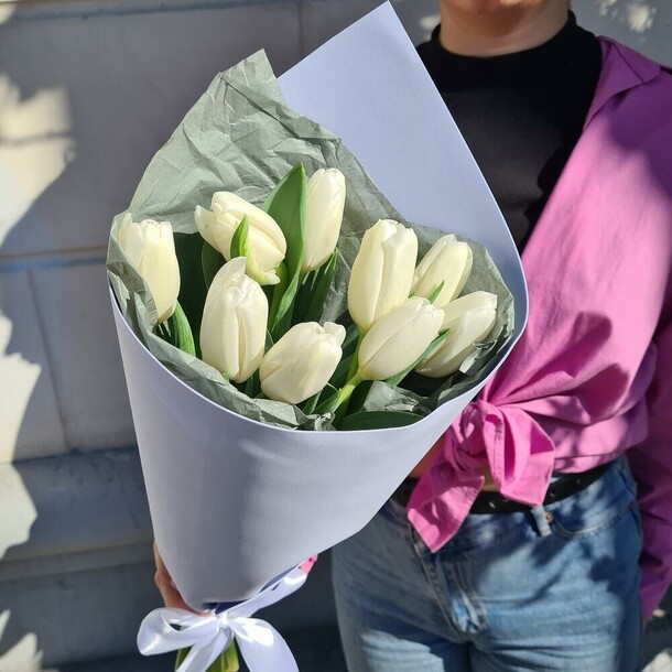 Букет белых тюльпанов, артикул F1262849 - 3098 рублей, доставка по городу. Flawery - доставка цветов
