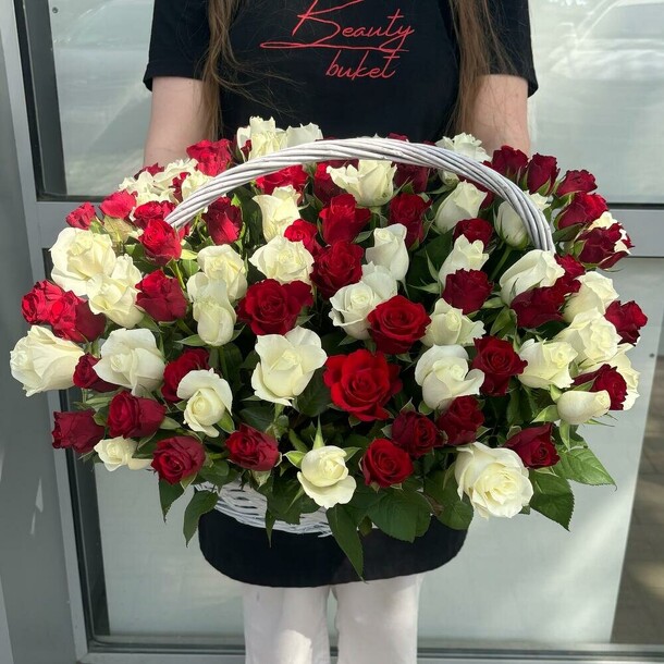 Корзина 101 роза, артикул F1332633 - 19000 рублей, доставка по городу. Flawery - доставка цветов